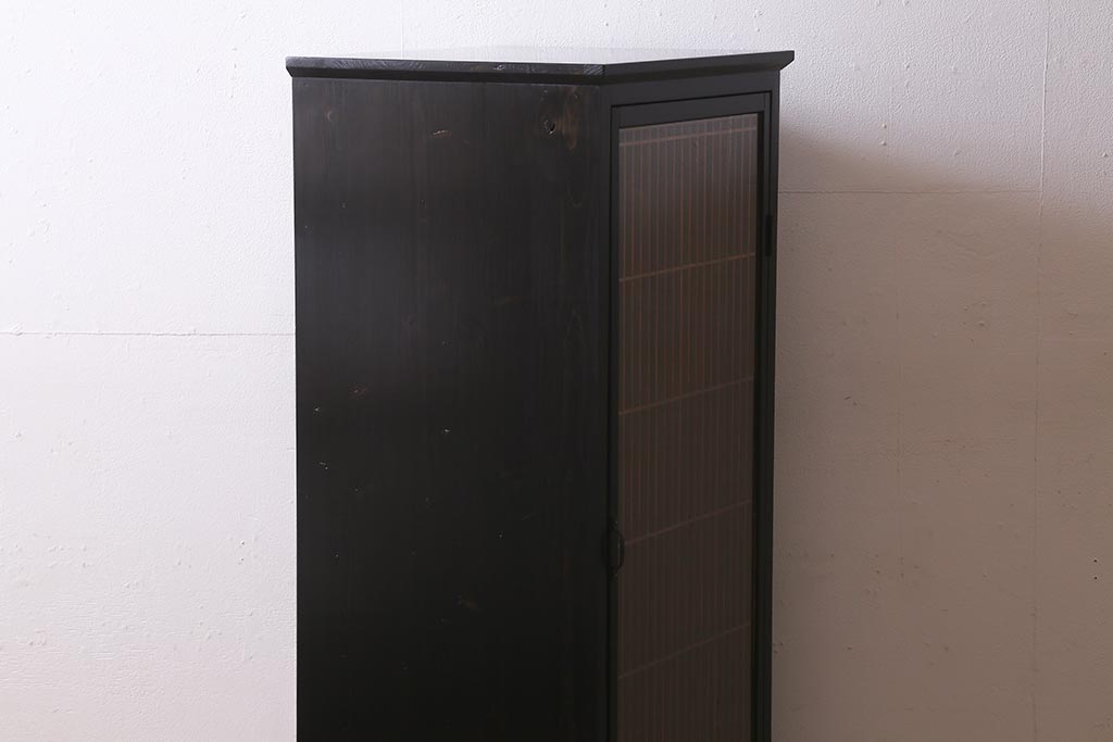ラフジュ工房オリジナル　古建具リメイク　黒いペイントが組子細工を引き立てる鉄脚付き戸棚(書院戸、組子、収納棚)(R-039310)
