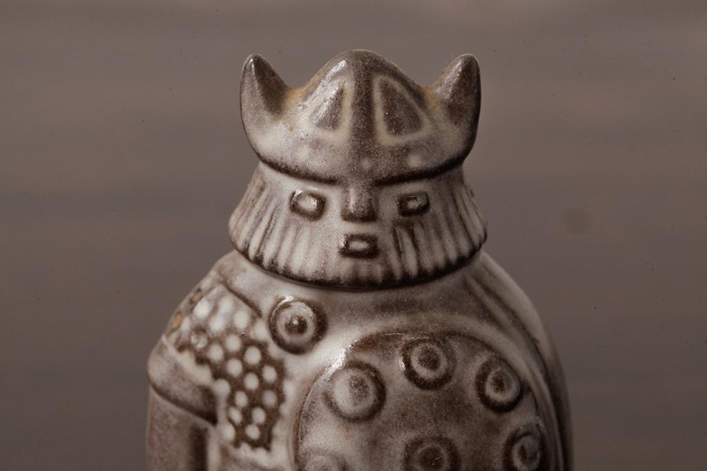 ヴィンテージ雑貨　北欧ビンテージ　Upsala Ekeby(ウプサラ・エクビー)社　Taisto Kaasinenデザイン　Viking　フィギア(置き物、ディスプレイ雑貨)(R-039316)