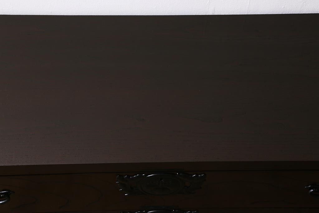 中古美品　工芸家具　南部箪笥　天板リメイク・栗材　威風堂々とした佇まいが魅力のローチェスト(衣装箪笥、引き出し、テレビボード、テレビ台)(R-039326)
