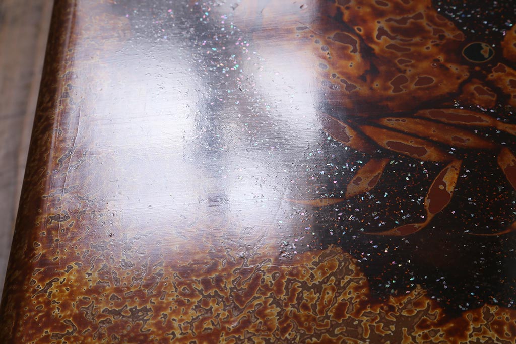 アンティーク家具　津軽塗(唐塗、変わり塗り)　螺鈿散し　蟹の図が目を引く座卓(ローテーブル)(R-039328)