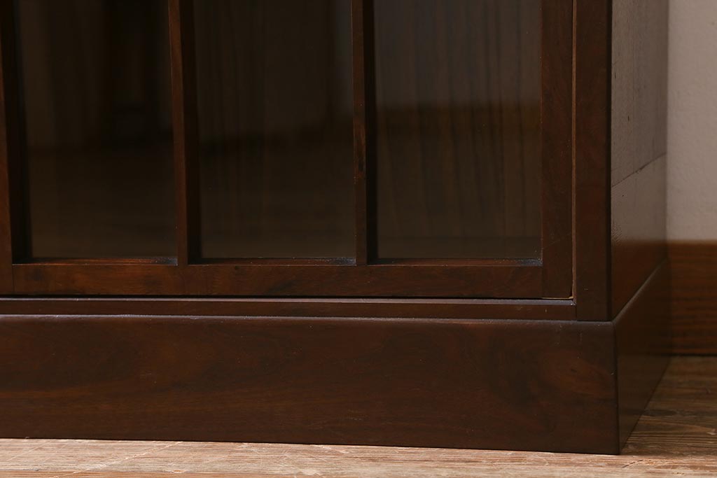アンティーク家具　工芸家具　上手物　天板・側面エンジュ材　前面桜材　凝った造りの上品な本箱(ブックケース、収納棚、飾り棚)(R-039332)