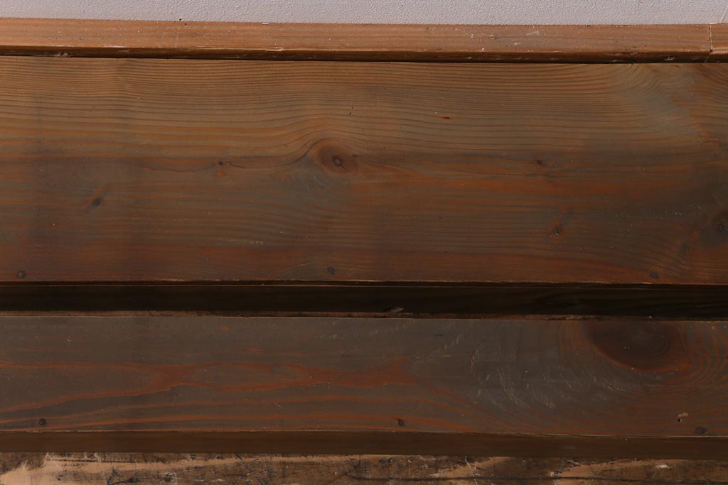 アンティーク雑貨　和製アンティーク　重ねて階段式になる木製ディスプレイ棚2個セット(飾り棚、花台)(R-039334)