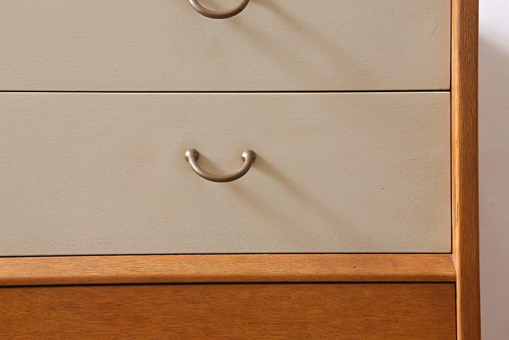 ヴィンテージ家具　G-PLAN(ジープラン)　オーク材　バイカラーが可愛らしいチェスト(引き出し、ビンテージ)(R-039339)