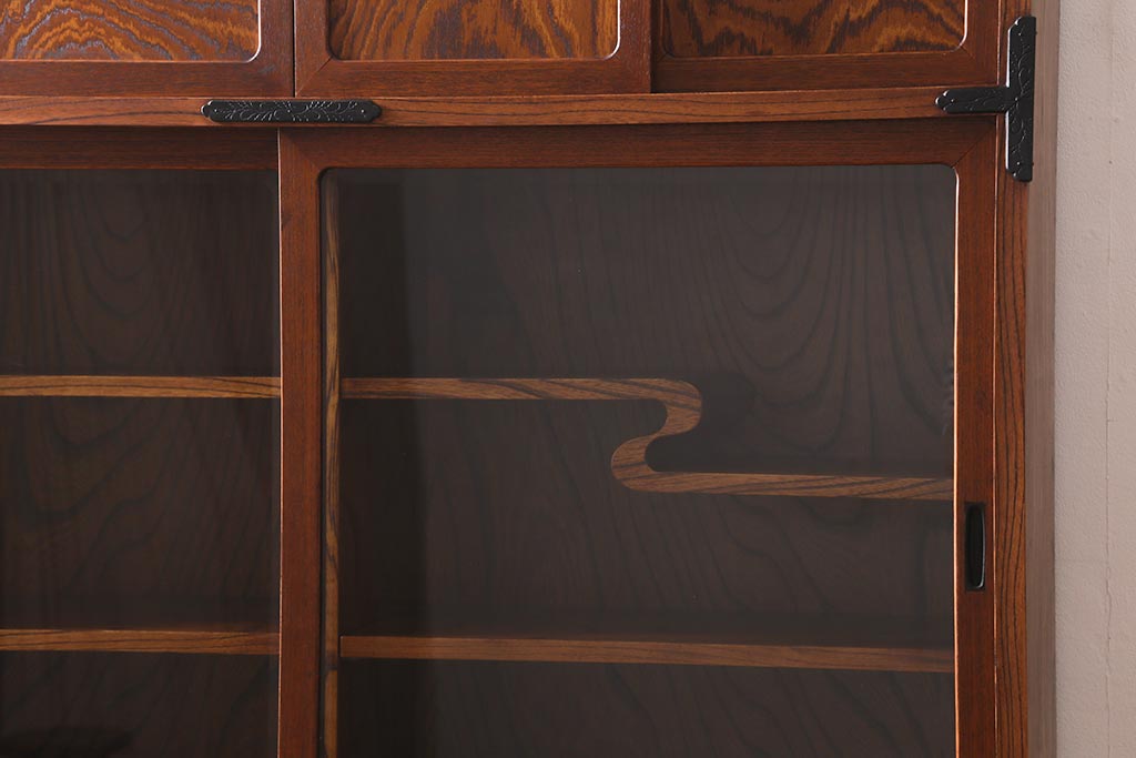 中古　岩谷堂箪笥　菊幸　重厚な和の雰囲気を漂わせる茶棚(食器棚、収納棚)(R-039342)
