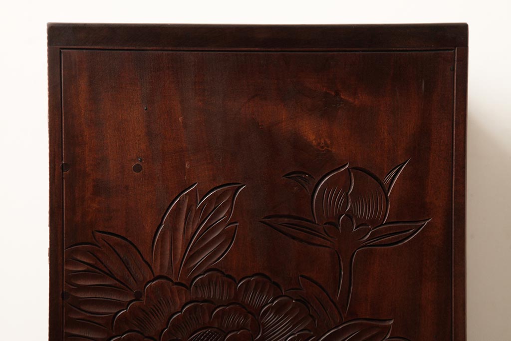 中古　伝統工芸　日光彫り　草花図　見事な花の彫刻が美しい小振りなチェスト(小引き出し、引き出し)(R-039343)