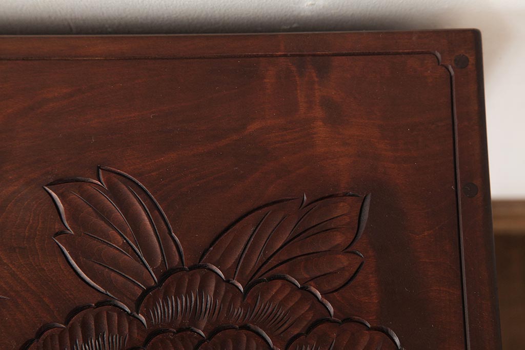 中古　伝統工芸　日光彫り　草花図　見事な花の彫刻が美しい小振りなチェスト(小引き出し、引き出し)(R-039343)