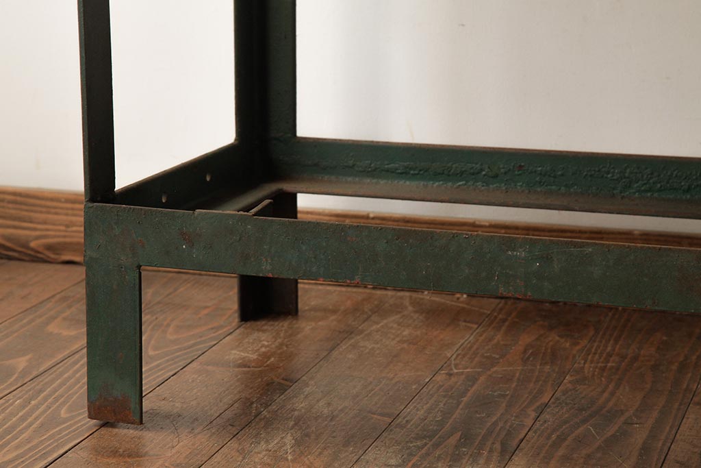 ビンテージ家具　インダストリアル　シャビーな質感と重厚感がおしゃれなアイアン製作業台(鉄製)(R-039352)