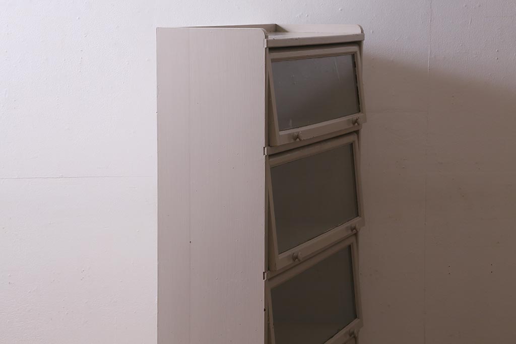 アンティーク家具　和製アンティーク　昭和初期　ペイントが可愛らしい雰囲気のブックケース(本箱、収納棚、戸棚)(R-039357)