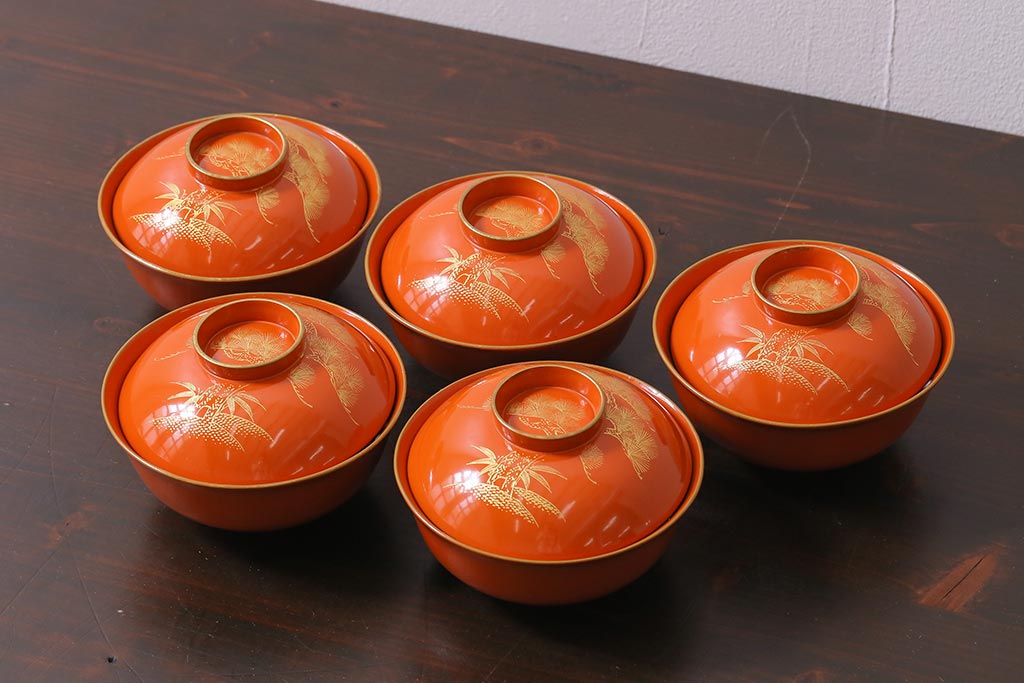 アンティーク雑貨　和製アンティーク　鶴・松　縁起の良い沈金蒔絵の木製椀5客セット(蓋付き椀、漆器、和食器)(R-039375)