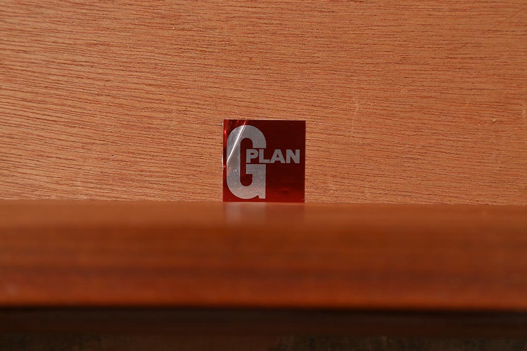 ヴィンテージ家具　北欧ビンテージ　チーク材　G-PLAN(ジープラン)　スタイリッシュなデザインが目を惹くドレッサー(化粧台)(R-039401)