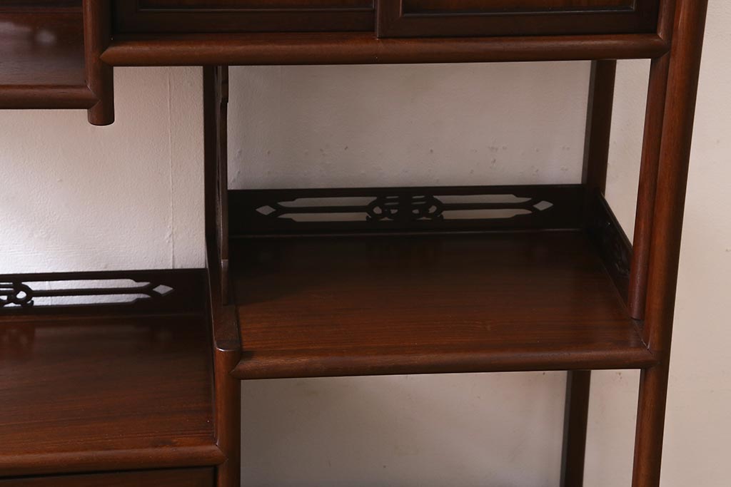 ビンテージ家具　和製ビンテージ　伝統工芸品　唐木指物　紫檀材　漆塗り　上質な和の雰囲気漂う飾り棚(茶棚、陳列棚)(R-039413)