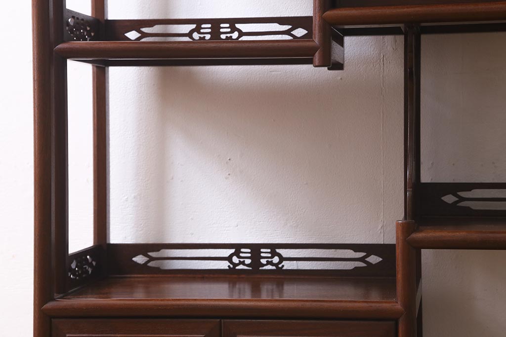 ビンテージ家具　和製ビンテージ　伝統工芸品　唐木指物　紫檀材　漆塗り　上質な和の雰囲気漂う飾り棚(茶棚、陳列棚)(R-039413)