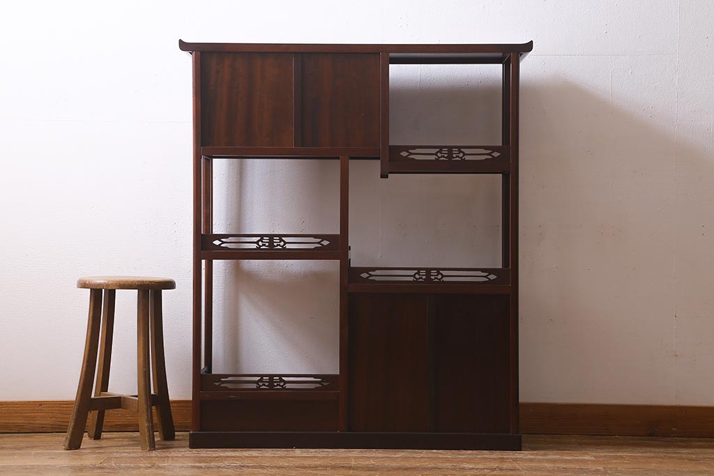 ビンテージ家具　和製ビンテージ　伝統工芸品　唐木指物　紫檀材　漆塗り　上質な和の雰囲気漂う飾り棚(茶棚、陳列棚)(R-039413)