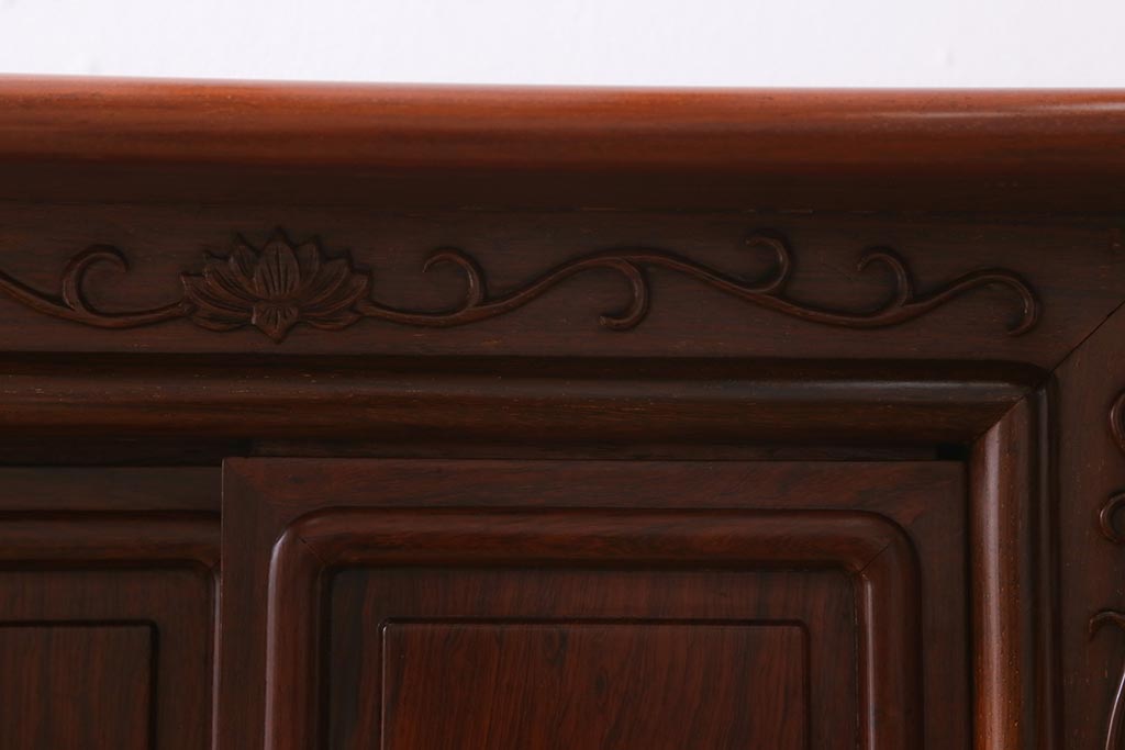 ビンテージ家具　和製ビンテージ　カリン材　赤みがかった色味と艶が美しい茶棚(飾り棚、陳列棚、花梨材)(R-039414)