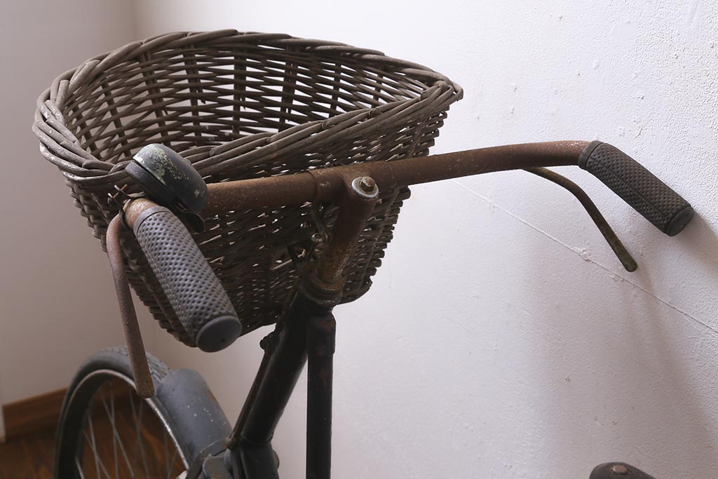 アンティーク雑貨　イギリスヴィンテージ　LYCCETサドル　カゴ付き　ノスタルジックなディスプレイにおすすめな自転車(オブジェ、ディスプレイ雑貨、ビンテージ)(R-039444)