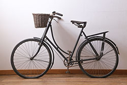 アンティーク雑貨　イギリスヴィンテージ　LYCCETサドル　カゴ付き　ノスタルジックなディスプレイにおすすめな自転車(オブジェ、ディスプレイ雑貨、ビンテージ)(R-039444)