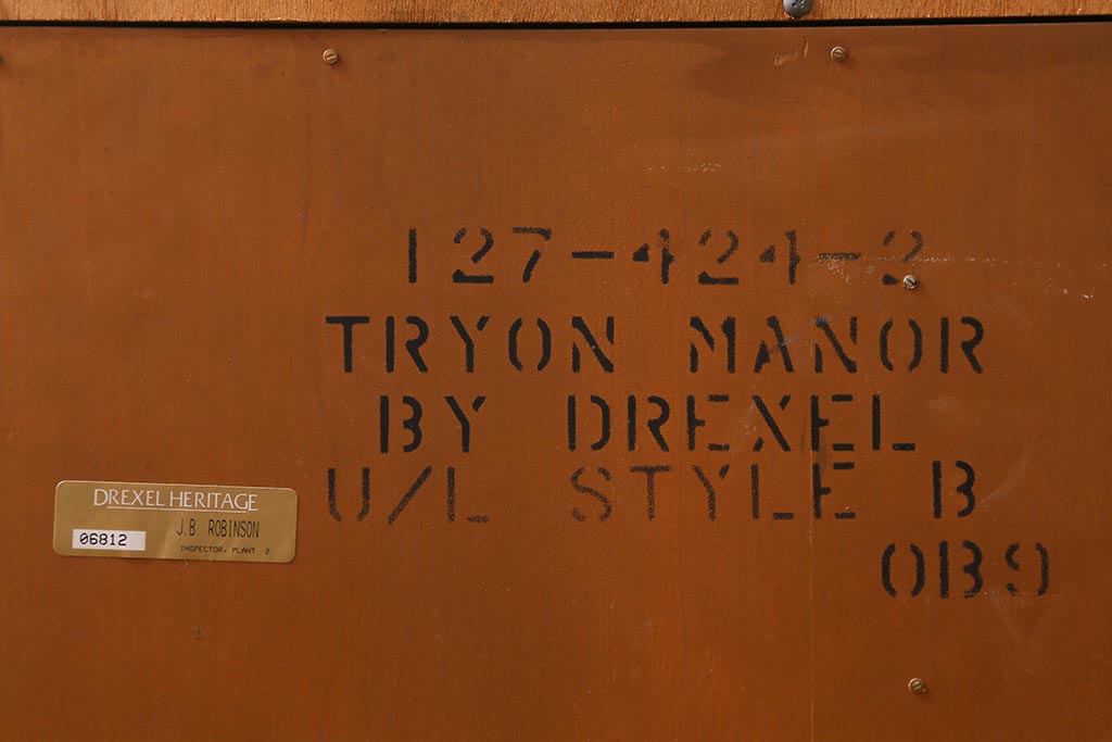 中古　DREXEL HERITAGE(ドレクセルヘリテイジ)　TRYON MANOR(トライオンメナー)　China(チャイナ) 食器棚(キャビネット、飾り棚、収納棚)(定価約98万円)(R-039447)
