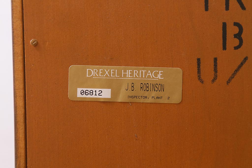 中古　DREXEL HERITAGE(ドレクセルヘリテイジ)　TRYON MANOR(トライオンメナー)　China(チャイナ) 食器棚(キャビネット、飾り棚、収納棚)(定価約98万円)(R-039447)