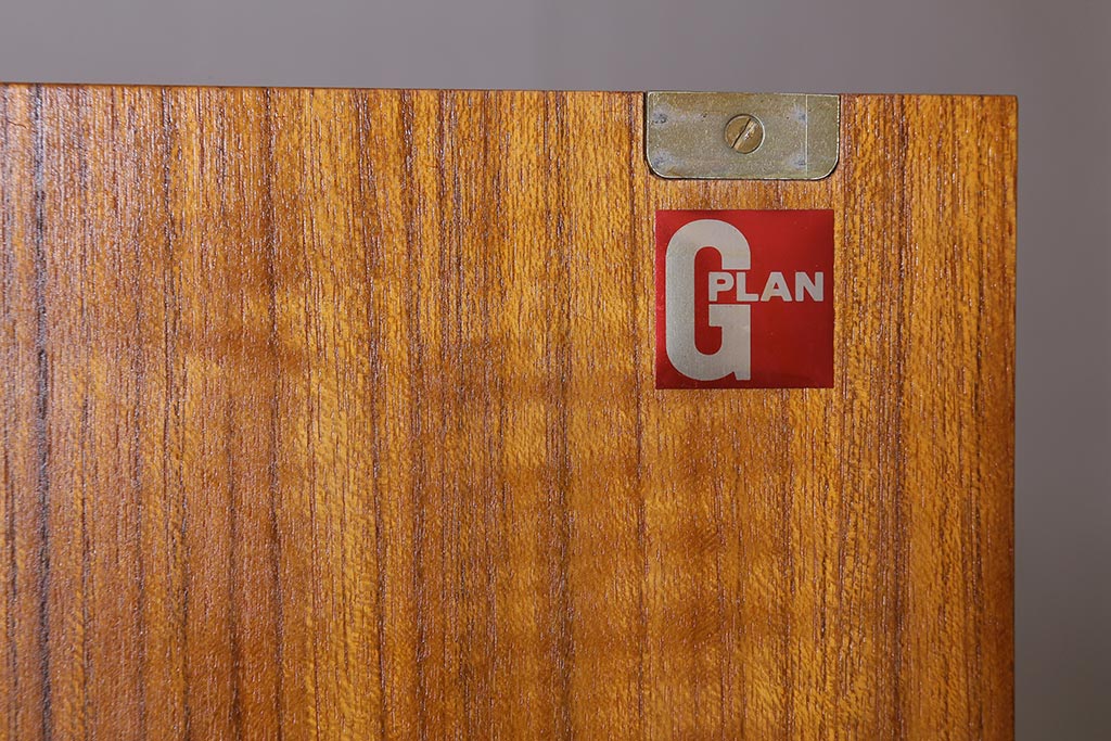 ヴィンテージ家具　G-PLAN(ジープラン)　FORM FIVE　チーク材製　スタイリッシュな佇まいのウォールユニット(キャビネット、収納棚、戸棚、飾り棚、ビンテージ)(R-039524)