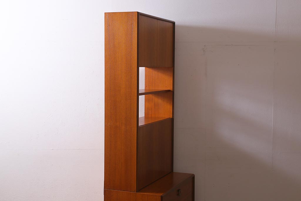 ヴィンテージ家具 G-PLAN(ジープラン) 北欧家具 チーク材 コーナーキャビネット(コーナーシェルフ、棚、戸棚、ビンテージ)(R-044961)  | ラフジュ工房