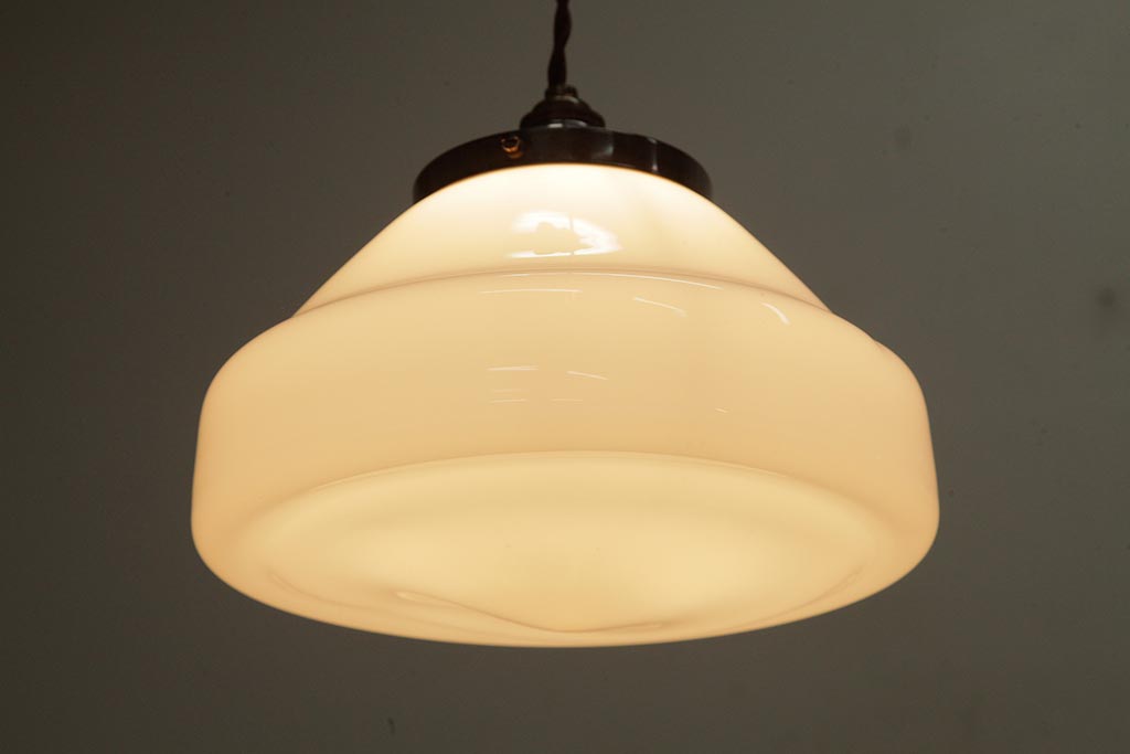ビンテージ照明　和製ビンテージ　昭和中期　乳白色のお洒落なガラスシェード照明(天井照明、吊り下げ照明、電笠)(R-039530)