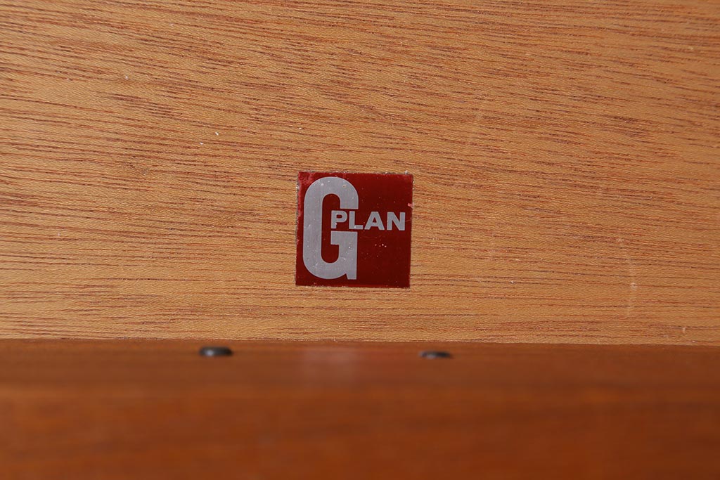 ビンテージ家具　イギリスヴィンテージ　G-PLAN(ジープラン)　チーク材の美しい木味が魅力的なドレッサー(ドレッシングテーブル、化粧台)(R-039532)