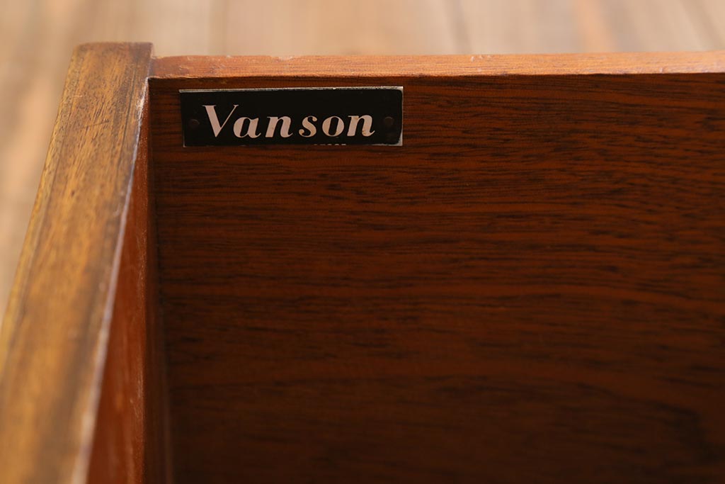 ヴィンテージ家具　北欧ビンテージ　Vanson　温かみのある雰囲気が魅力のサイドボード(サイドキャビネット、収納棚)(R-039533)