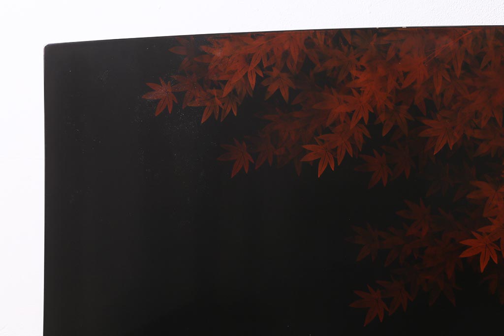中古　漆塗り　象谷塗・蒟醤(キンマ)塗　鶴身広堂作　夕焼紅葉図　朱と黒のコントラストが印象的なつい立て(衝立、パーテーション)(R-039535)