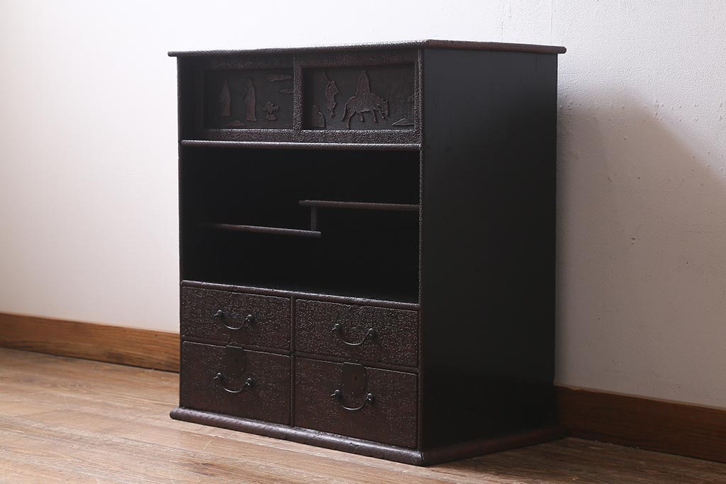 アンティーク家具 銅金具 堆朱 彫漆 凝った浮き彫りが目を引く古美術品