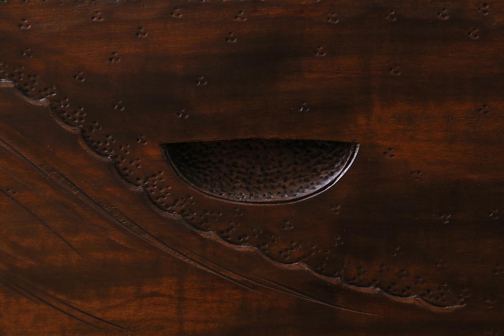 ビンテージ家具 中古　伝統工芸　軽井沢彫り　桜モチーフの意匠が魅力的なワードローブ(洋服タンス、チェスト)(R-039543)