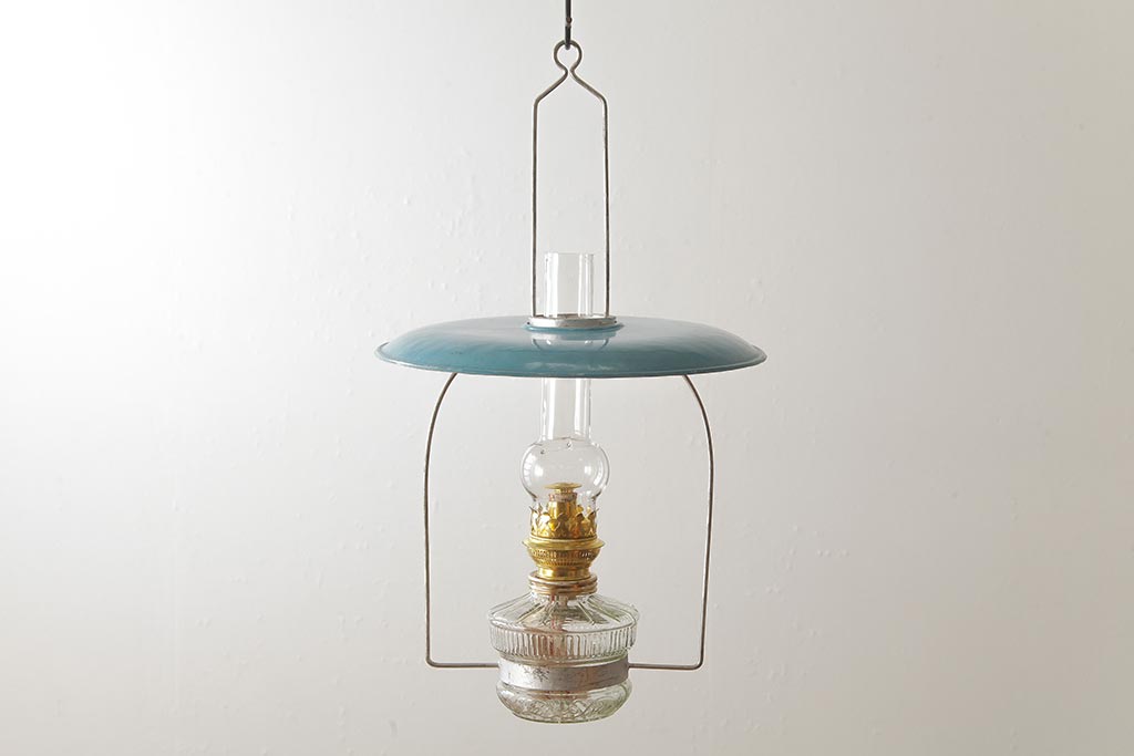 ヴィンテージ雑貨　アメリカビンテージ　未使用品　デッドストック　青色のアルミシェードがかわいらしいオイルランプ(吊り下げランプ)(R-039564)
