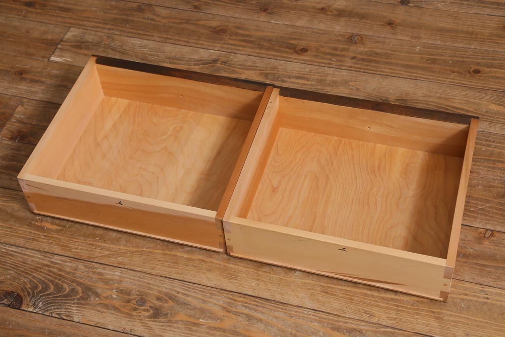 中古　松本民芸家具　シックな雰囲気がおしゃれなA型食器棚(カップボード、キャビネット、収納棚、戸棚)(定価50万円)(R-039583)