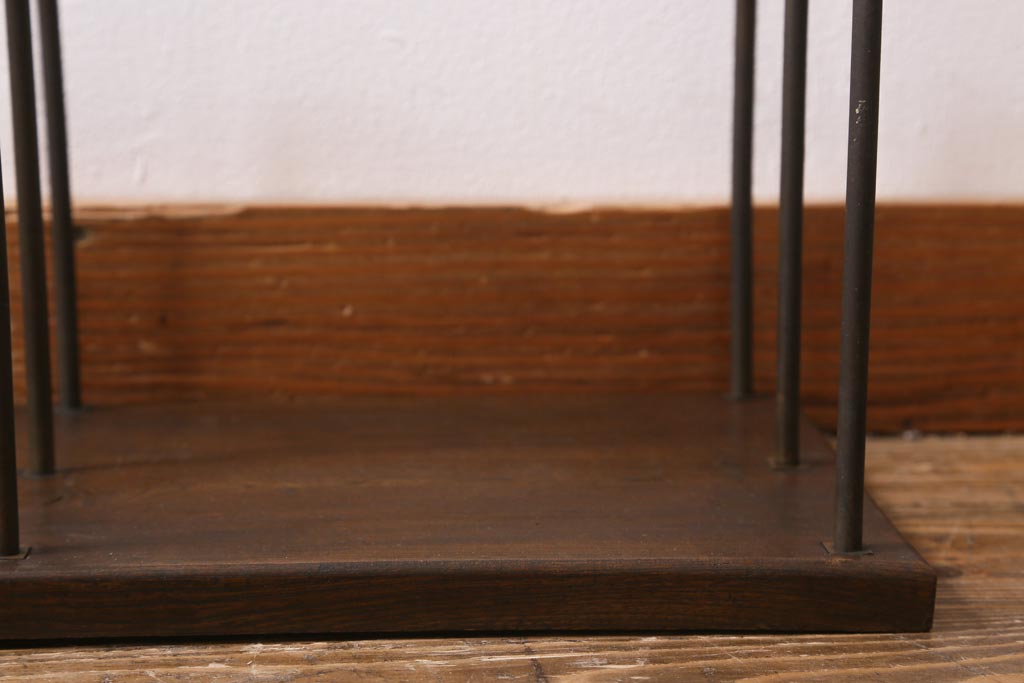 アンティーク雑貨　大正昭和初期　栓材一枚板　金属フレームと木の組み合わせがオシャレな大型サイズの本立て(ブックスタンド)(R-039605)