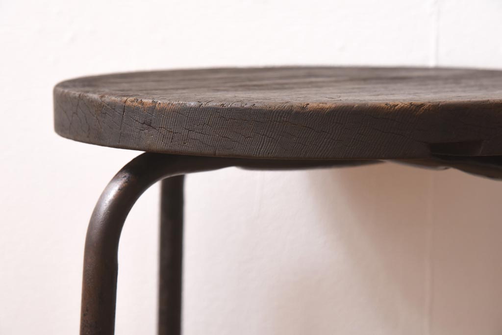 アンティーク家具　鉄脚　昭和中期　古い質感が味わい深いレトロな丸スツール(チェア、椅子)(R-039617)