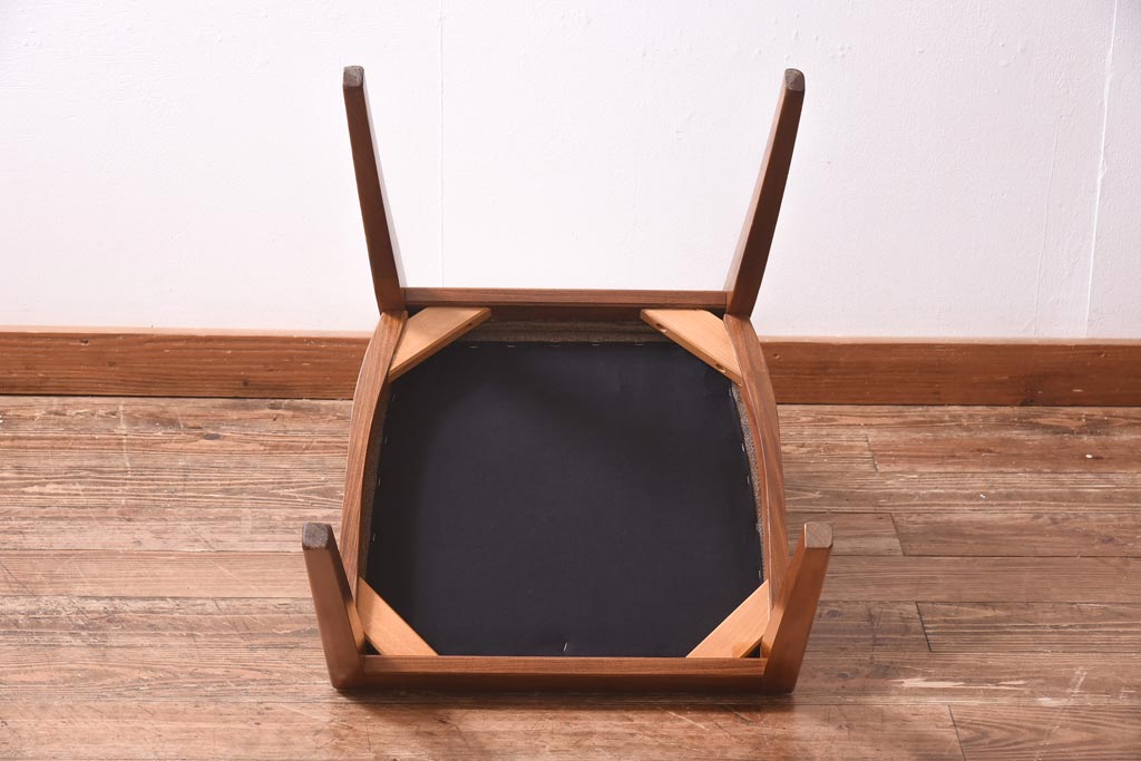 ヴィンテージ家具　北欧ビンテージ　G-PLAN(ジープラン)　しなやかなラインが魅力的なダイニングチェア(ワークチェア、椅子)(R-039620)