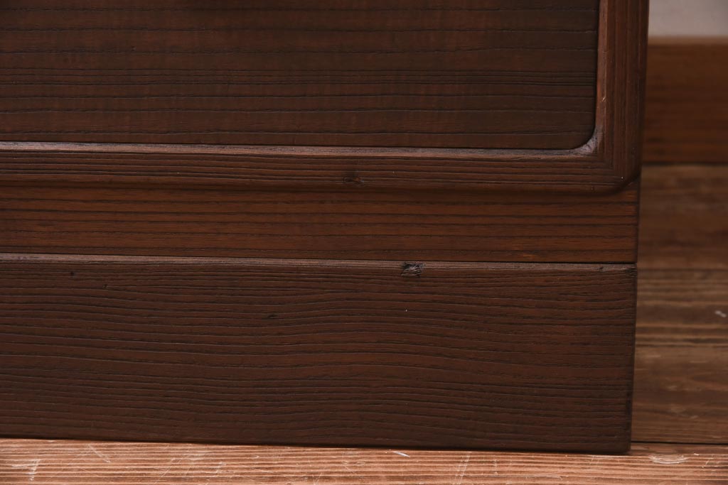 中古　伝統工芸品　梅の意匠金具がアクセントになった2WAY重ね加茂総桐箪笥(総桐たんす、和タンス、衣装箪笥、衣装盆付き)(定価約120万円)(R-039623)