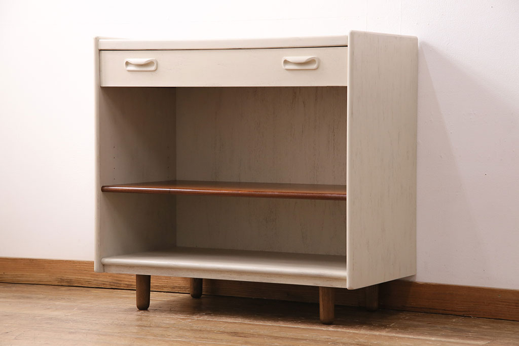 木製の事務用家具がおしゃれ!収納充実のアンティーク書類棚