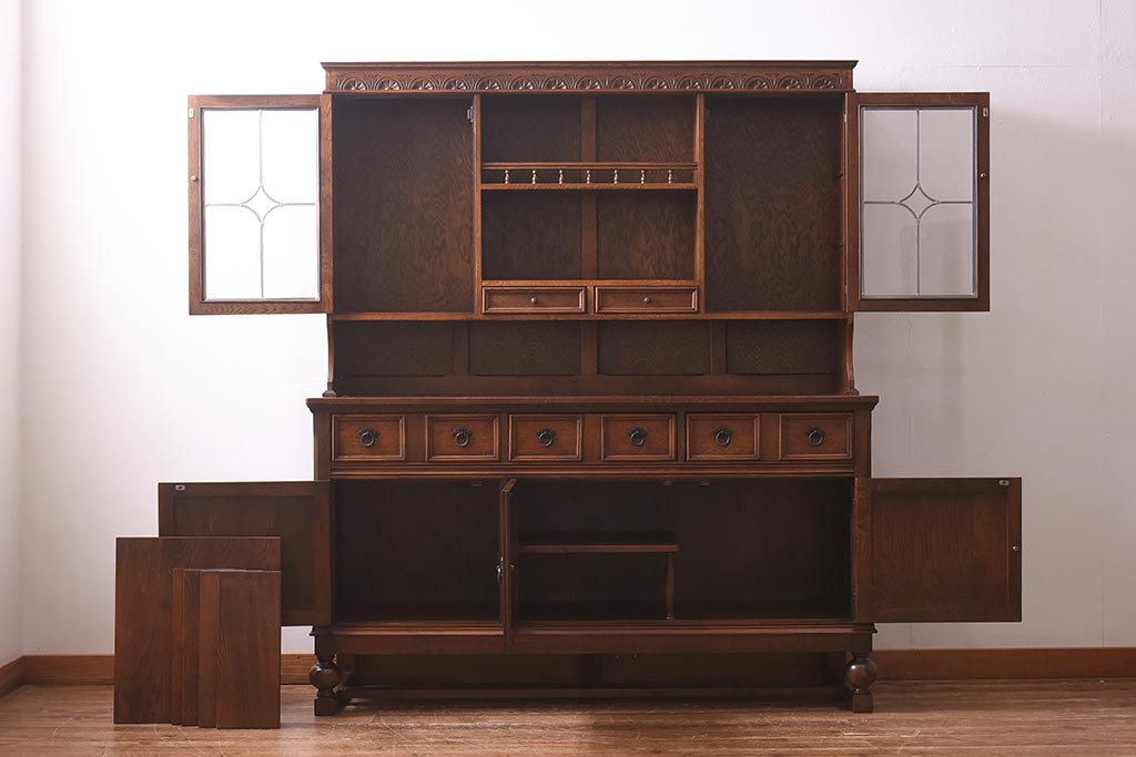 中古　イギリスアンティーク家具風　クラシカルなデザインが魅力の食器棚(カップボード、キャビネット、収納棚)(R-039632)