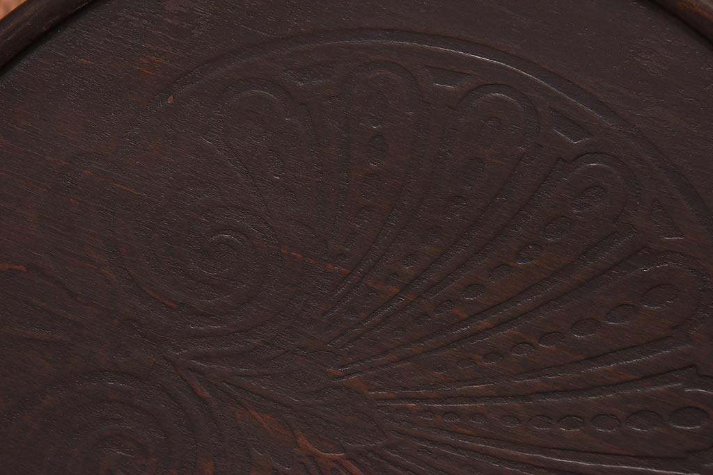 アンティーク家具　イギリスアンティーク　座面の彫がおしゃれなベントウッドチェア(ダイニングチェア、イス、板座チェア)(R-039636)