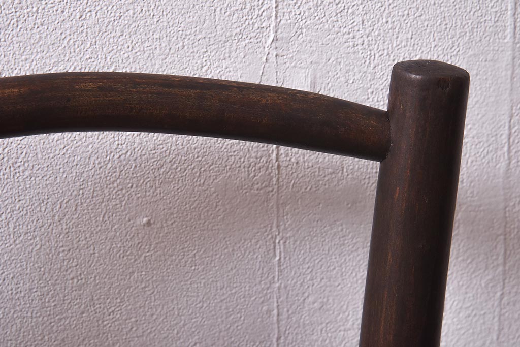 アンティーク家具　イギリスアンティーク　座面の装飾が目をひく素朴な佇まいのベントウッドチェア(ダイニングチェア、イス、板座チェア)(R-039637)