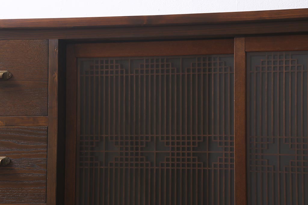 ラフジュ工房オリジナル　古建具リメイク　繊細な雰囲気漂う組子書院戸のキャビネット(戸棚、リビングボード)(R-039666)