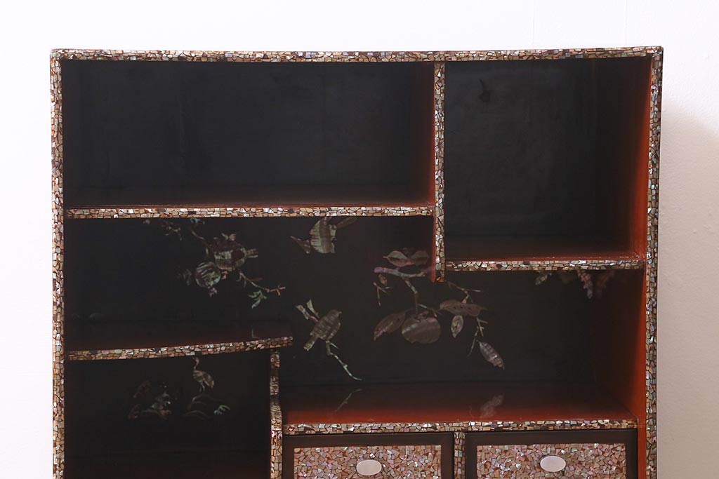 アンティーク家具　時代物　工芸品　螺鈿　弌徹作　花鳥図　高級感溢れる見事なつくりの茶棚(飾棚、飾り棚)(R-039668)
