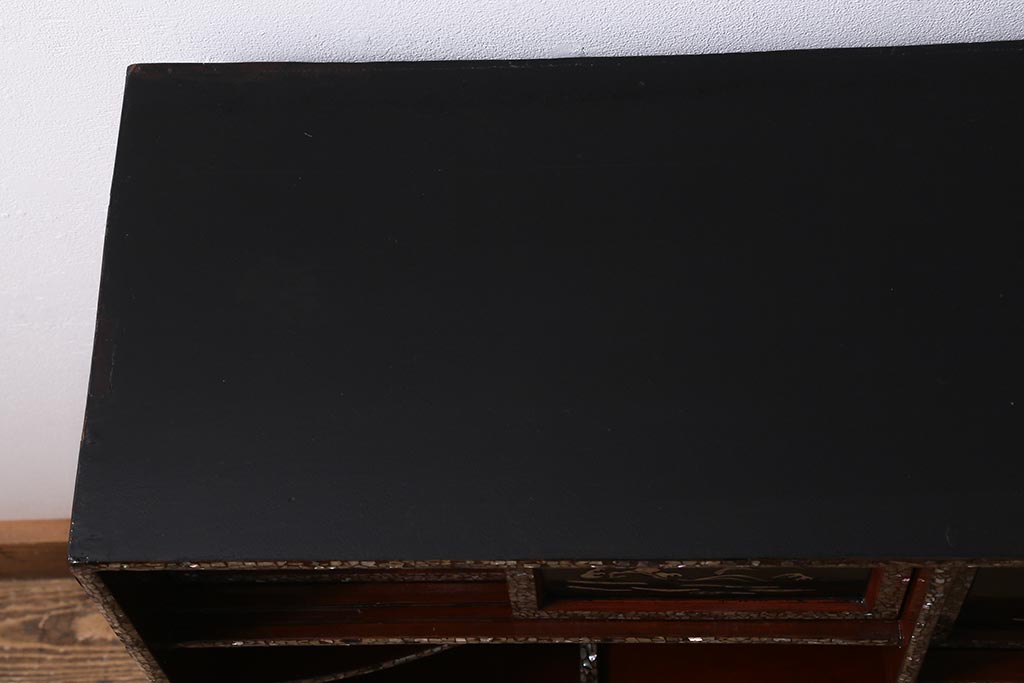 アンティーク家具　時代物　工芸品　螺鈿　弌徹作　花鳥図　高級感溢れる見事なつくりの茶棚(飾棚、飾り棚)(R-039668)