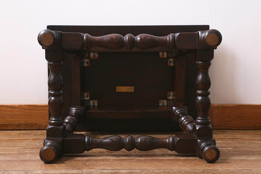 中古　松本民芸家具　引き物加工の脚が目を引くクラシカルなB型スツール・テーブル(サイドテーブル)(R-039671)