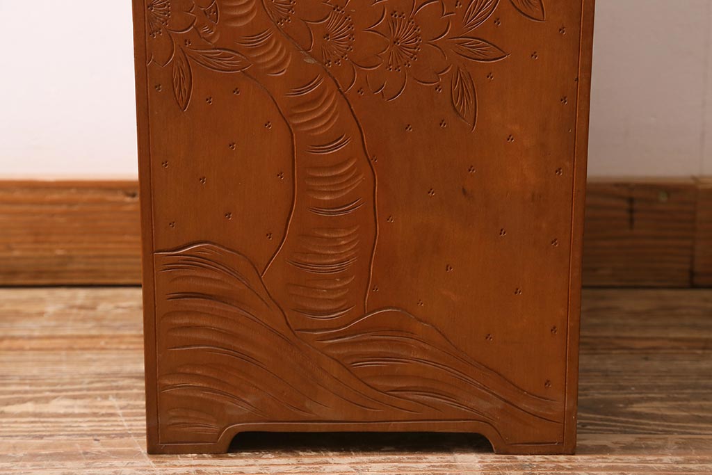 中古　伝統工芸　軽井沢彫り　桜の彫りが美しい小引き出し(R-039673)