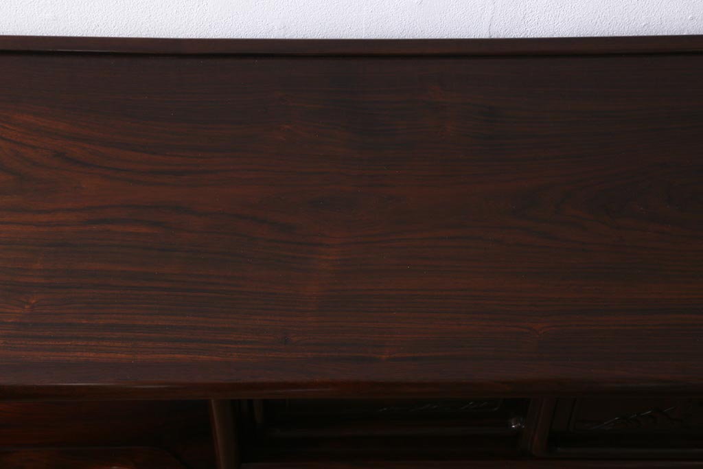 中古　民芸家具　漆塗り　紫檀材　大阪唐木指物　中澤唐木　紫峰作　職人こだわりの上質な飾り棚(茶棚、戸棚、収納棚)(R-039683)