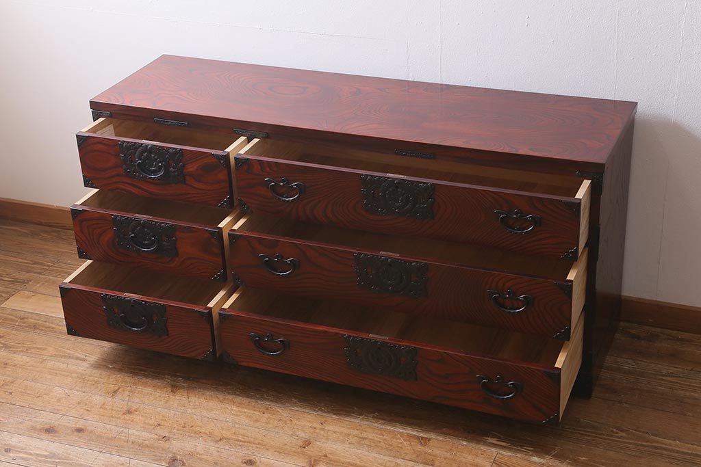 中古　伝統工芸　岩谷堂箪笥　存在感のある豪華な金具が目を惹くローチェスト(箪笥、引き出し、ローボード)(R-039701)