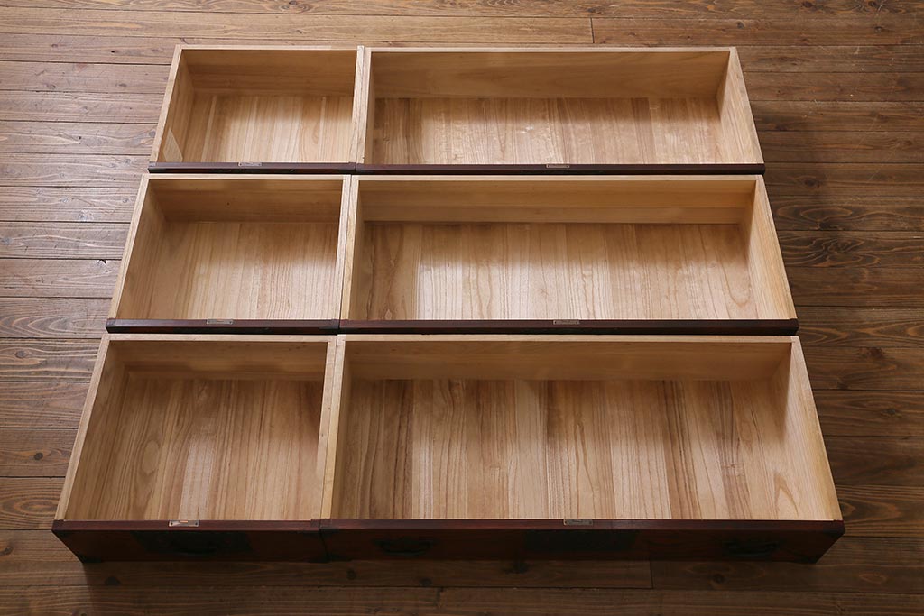 中古　伝統工芸　岩谷堂箪笥　存在感のある豪華な金具が目を惹くローチェスト(箪笥、引き出し、ローボード)(R-039701)