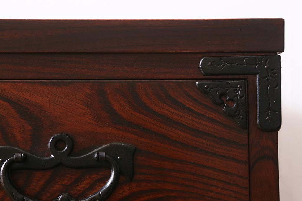 中古　伝統工芸　岩谷堂箪笥　存在感のある豪華な金具が目を惹くローチェスト(箪笥、引き出し、ローボード)(R-039701)