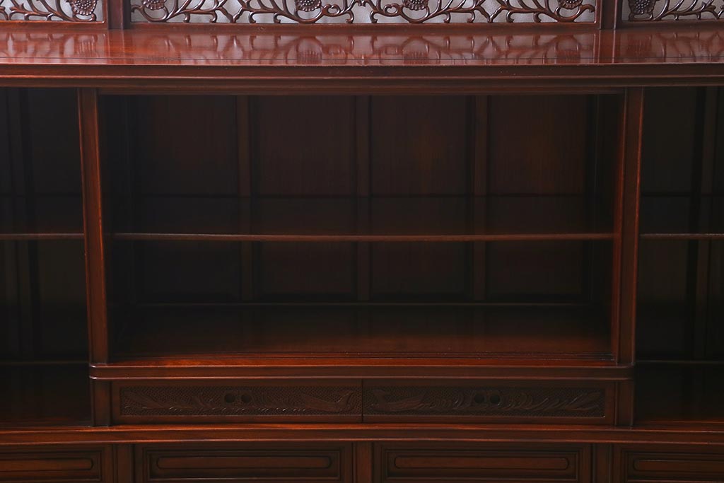中古　民芸家具　唐木　花梨材　華やかな意匠が存在感を放つサイドボード(キャビネット、飾り棚、カリン材)(定価約180万円)(R-039713)